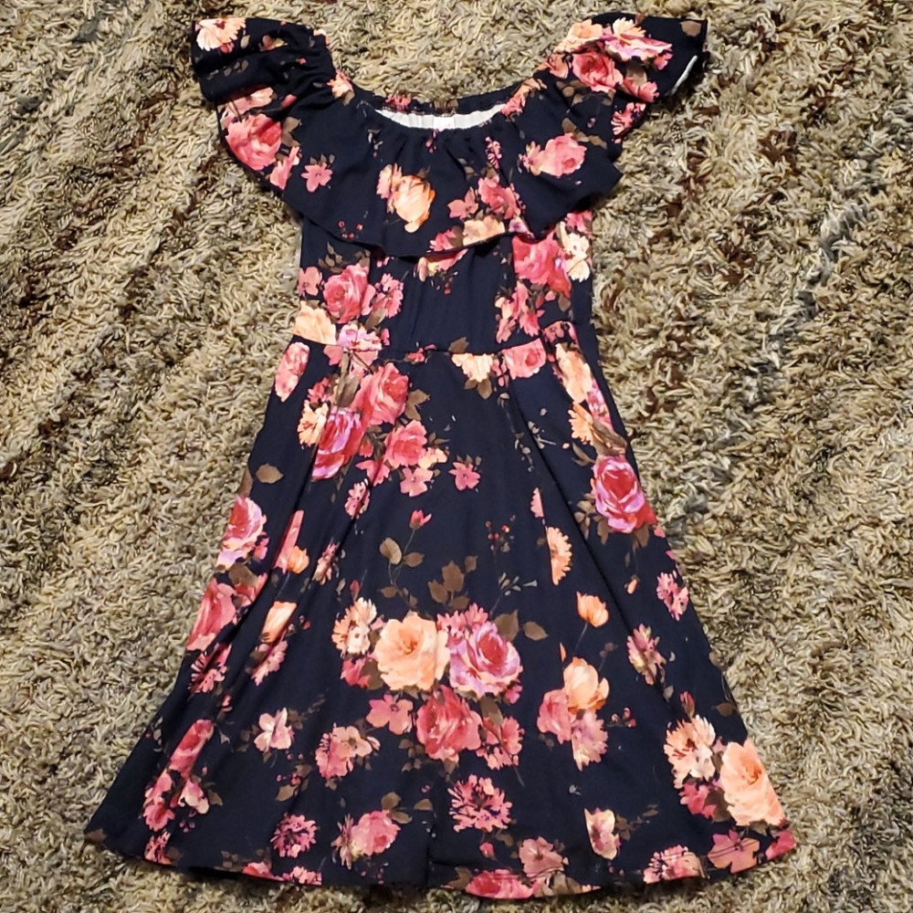 Girls dress with pockets